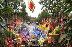 Lễ tế Anh hùng dân tộc Nguyễn Trãi và Lễ dâng bánh chưng, bánh giầy